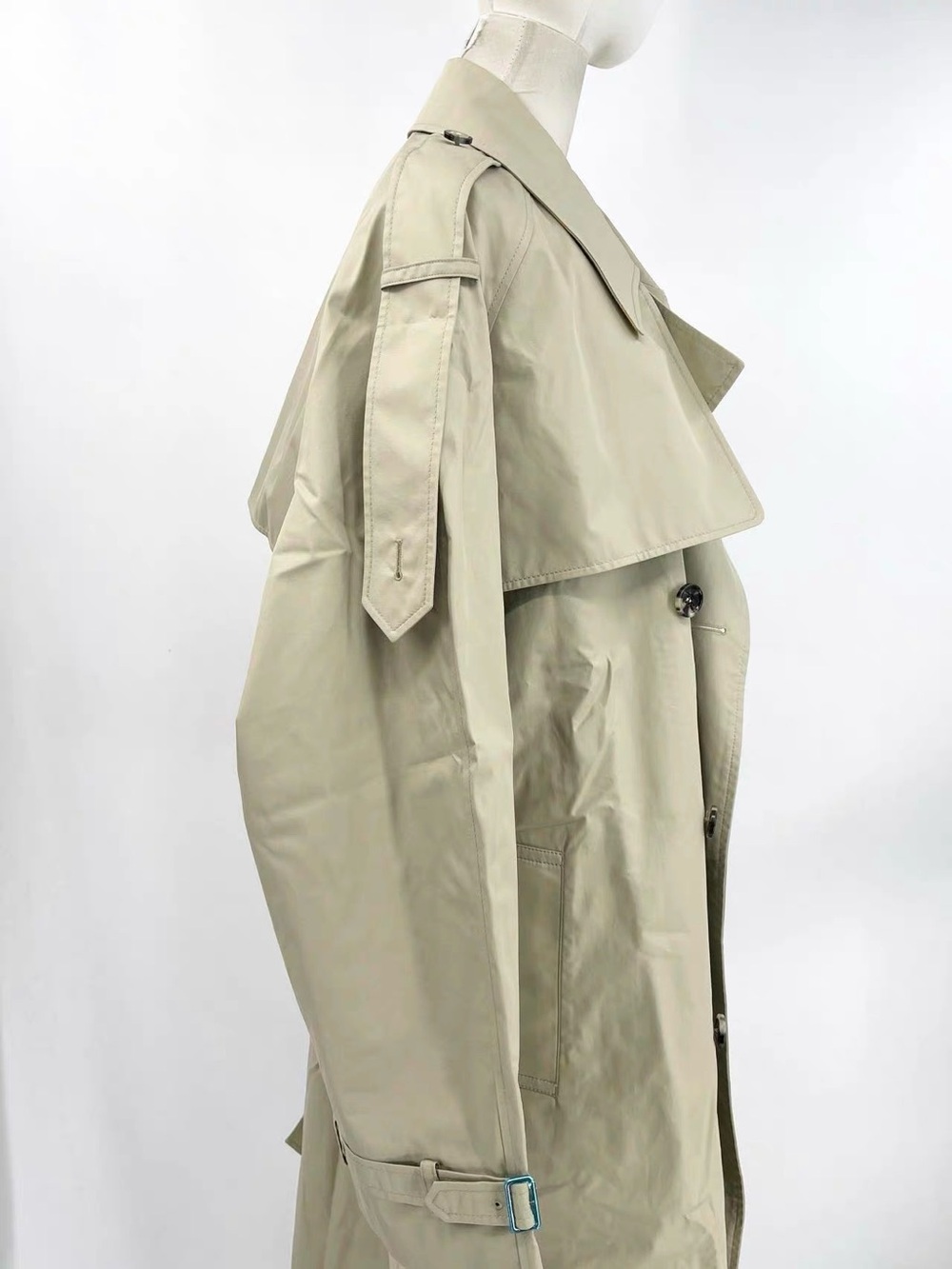 Burberry women's Beige Trench Coat - Picture 5 of 16